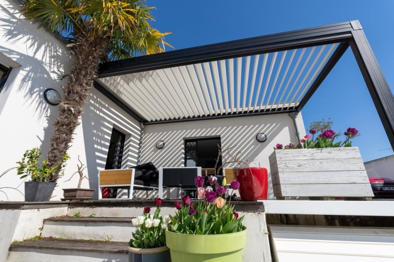Installation d'une pergola à Normanville : conseils pour un résultat durable
